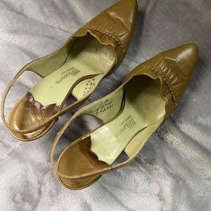 Beautiful vintage leather sling back’s